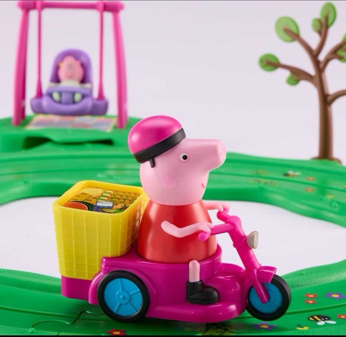 Peppa Pig Whizz-Around Fun In The Park Set – Motorised Bike, Track & Accessories